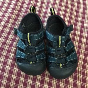 Keen sandals size 7